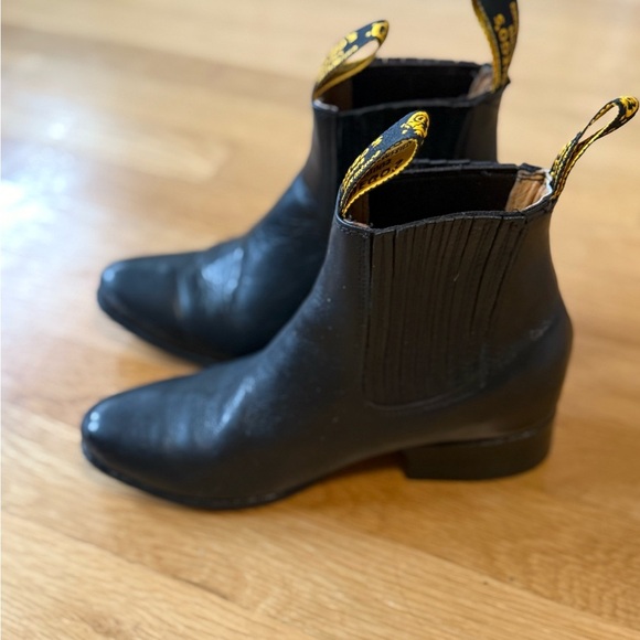 Diego's black leather pull-on ankle boots size 7 women's and 6 men - Picture 8 of 9